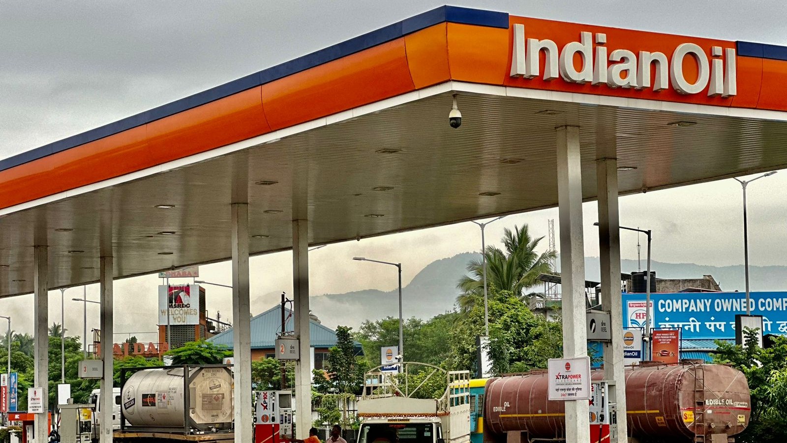 Cabinet Approves Rs 30,000 Crore Fund To Reimburse OMCs For LPG Losses